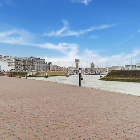 One-bedroom Flat With Sea Views And Parking